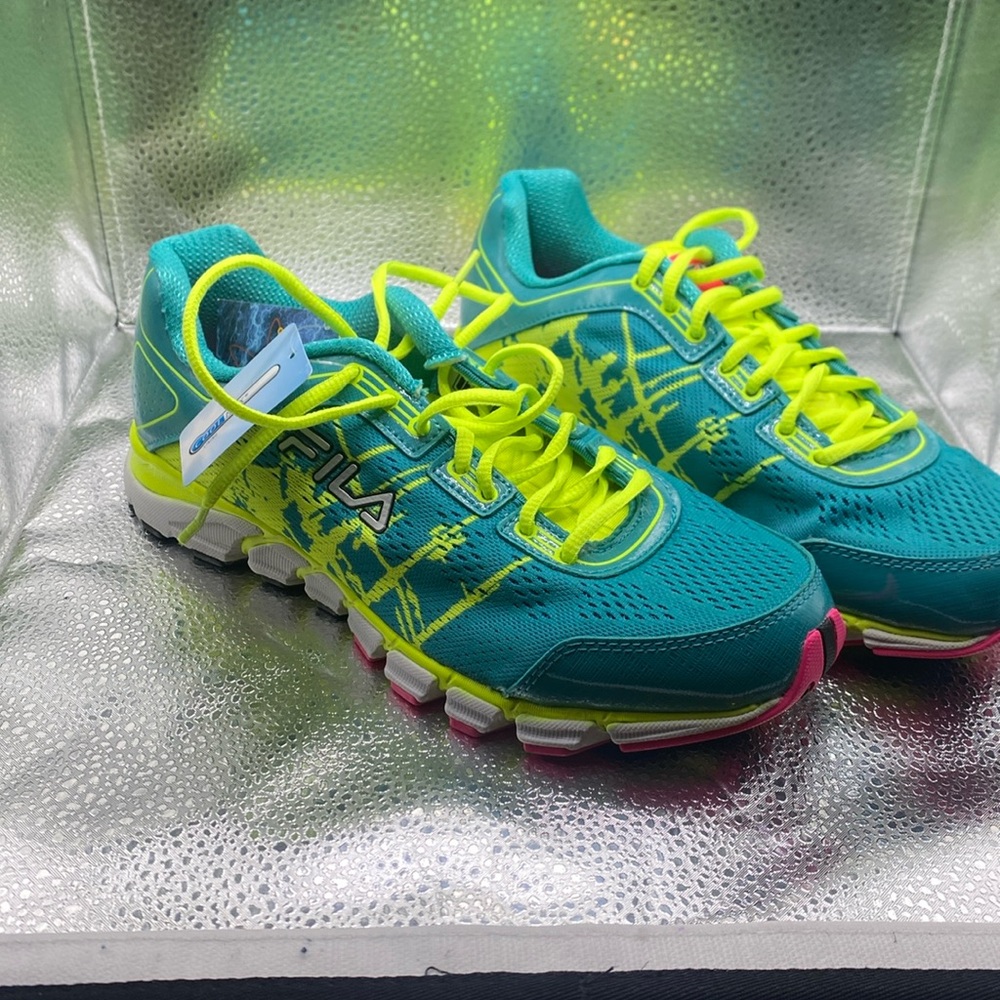 NWT Fila Womens tennis shoes size 10